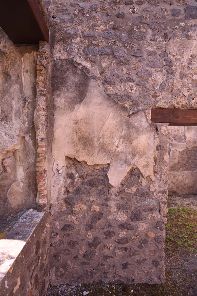 I.4.25 Pompeii. October 2019. 
Upper Peristyle 56, west wall in north-west corner, on south side of doorway to room 52.
Foto Tobias Busen, ERC Grant 681269 DCOR
