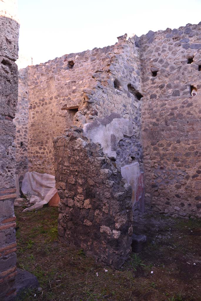 I.4.25 Pompeii. October 2019. 
Room 61, looking north-east towards doorway to room 62, on left, and into room 63, on right.
Foto Tobias Busen, ERC Grant 681269 DCOR.

