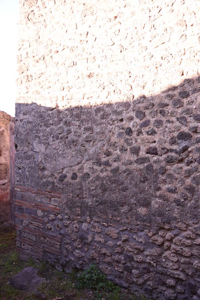 I.4.25 Pompeii. October 2019. Room 62, looking towards west wall, and doorway to room 61, on left.
Foto Tobias Busen, ERC Grant 681269 DCOR.

