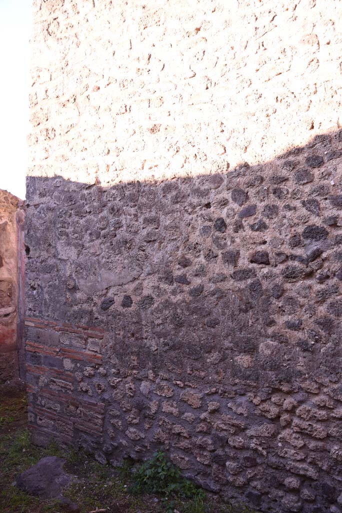 I.4.25 Pompeii. October 2019. Room 62, looking towards west wall, and doorway to room 61, on left.
Foto Tobias Busen, ERC Grant 681269 DCOR.

