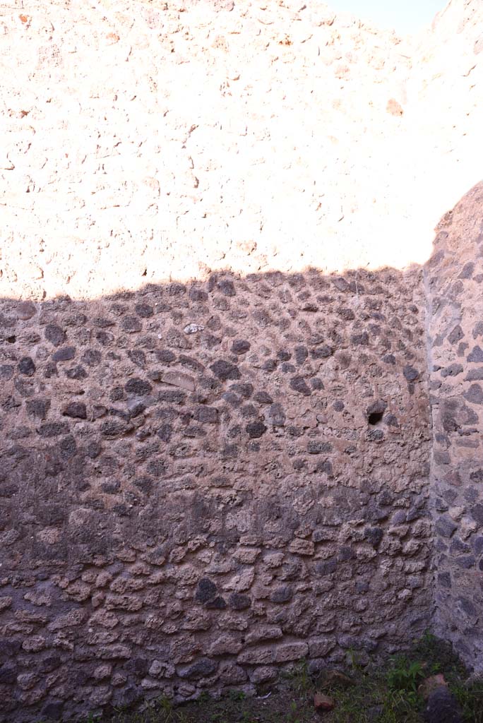 I.4.25 Pompeii. October 2019. Room 62, west wall and north-west corner.
Foto Tobias Busen, ERC Grant 681269 DCOR.
