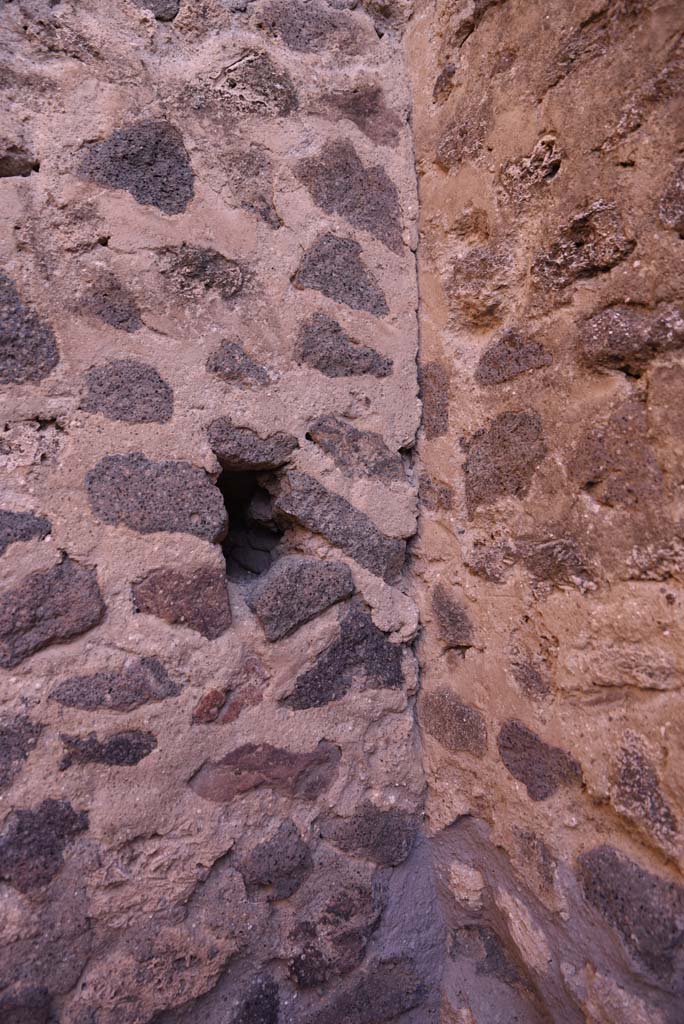 I.4.25 Pompeii. October 2019. Room 62, detail from north-east corner.
Foto Tobias Busen, ERC Grant 681269 DCOR.
