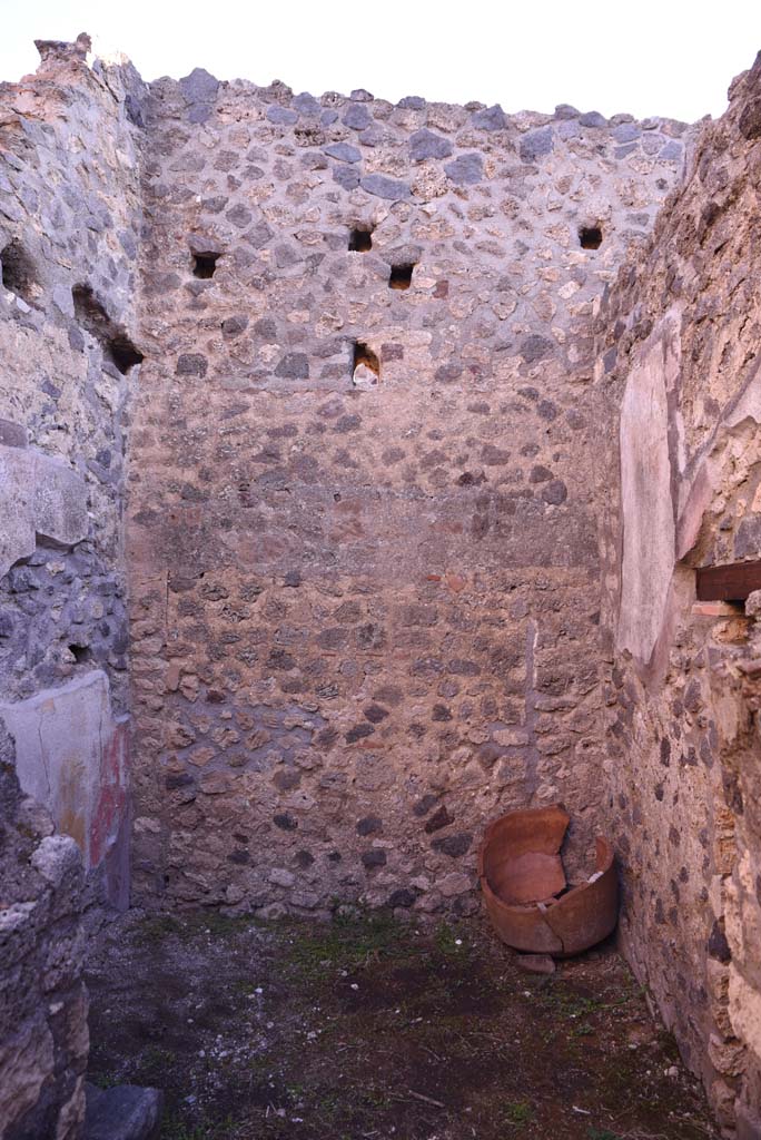 I.4.25 Pompeii. October 2019. Room 63, looking towards east wall.
Foto Tobias Busen, ERC Grant 681269 DCOR.
