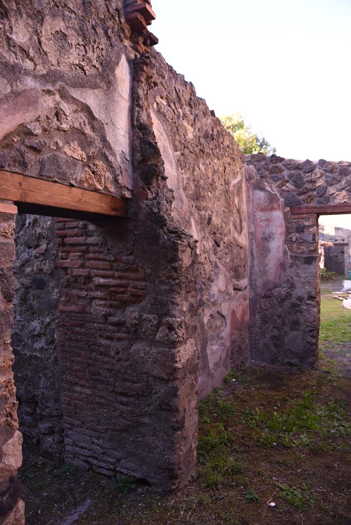 I.4.25 Pompeii. October 2019. 
Room 63, looking towards south wall, with doorway to room 64, on left, and to room 61, on right.
Foto Tobias Busen, ERC Grant 681269 DCOR.
