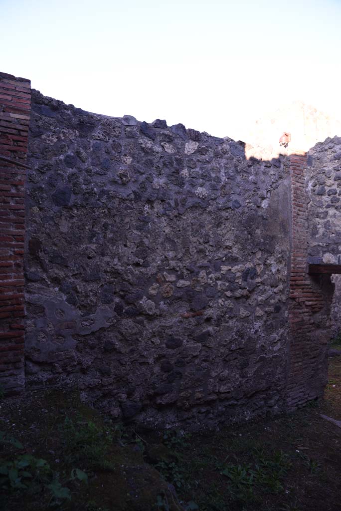 I.4.25 Pompeii. October 2019. Room 64, west wall and north-west corner.
Foto Tobias Busen, ERC Grant 681269 DCOR.

