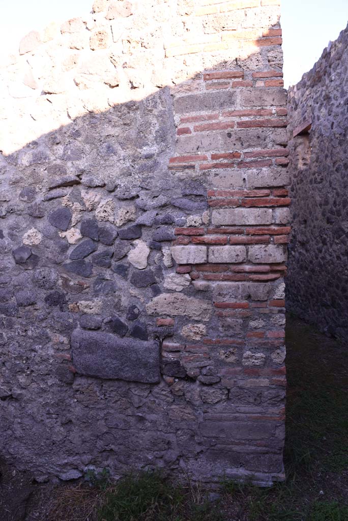I.4.25 Pompeii. October 2019. Room 64, detail from north wall of Services Area at side of corridor.
Foto Tobias Busen, ERC Grant 681269 DCOR.

