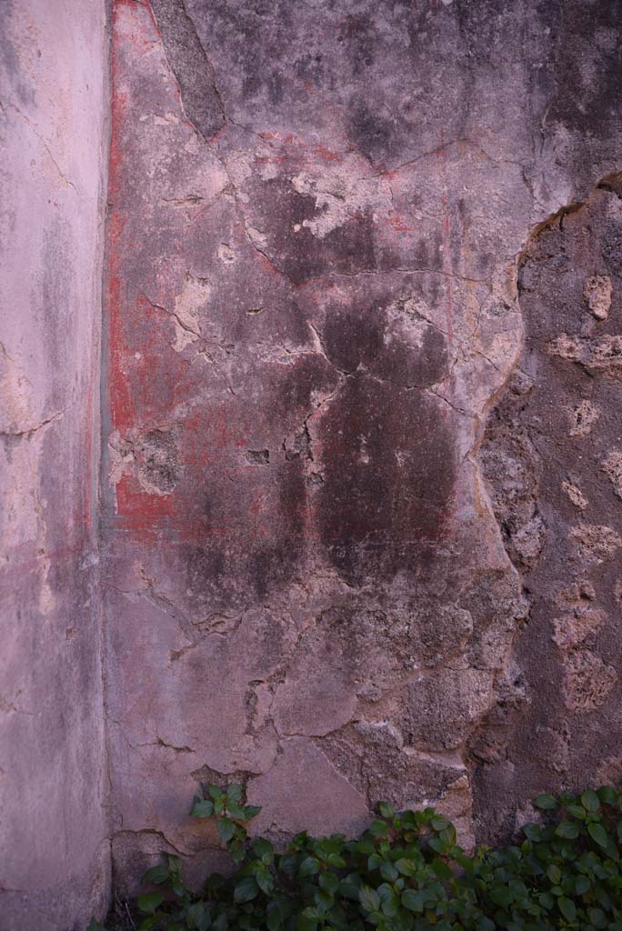 I.4.25 Pompeii. October 2019. Room 60, detail from south wall in south-east corner. 
Foto Tobias Busen, ERC Grant 681269 DÉCOR.
