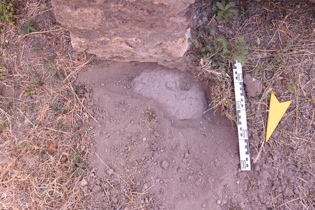 I.4.25 Pompeii. September 2020. Room 59, detail of doorway threshold on south side of doorway.
Foto Tobias Busen, ERC Grant 681269 DÉCOR.
