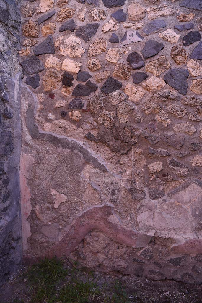 I.4.25 Pompeii. October 2019. Room 59, detail from north end of east wall.
Foto Tobias Busen, ERC Grant 681269 DÉCOR.
