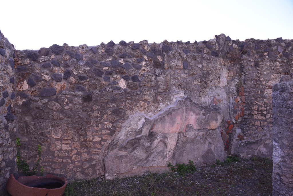 I.4.25 Pompeii. October 2019. Upper peristyle 56, south wall in south-east corner.
Foto Tobias Busen, ERC Grant 681269 DCOR
