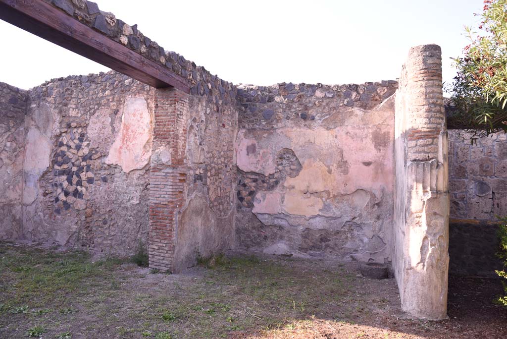 I.4.25 Pompeii. October 2019. Upper peristyle 56, looking north from vestibule, towards doorway to room 57, on left.
Foto Tobias Busen, ERC Grant 681269 DCOR


