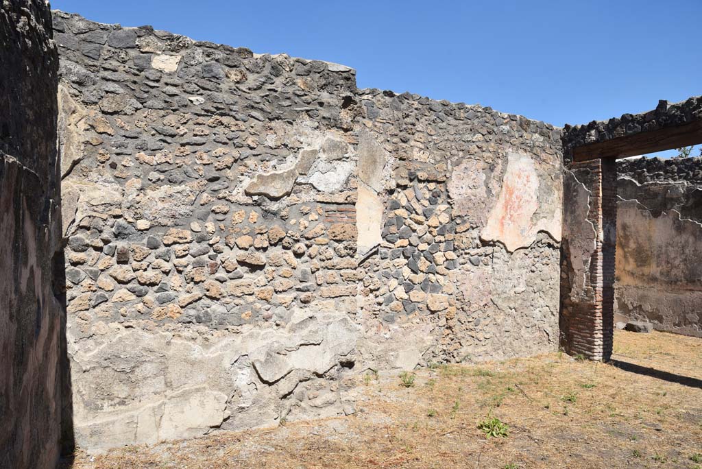 I.4.25 Pompeii. September 2020. Room 57, looking towards north-east corner, and doorway to vestibule. 
Foto Tobias Busen, ERC Grant 681269 DCOR.


