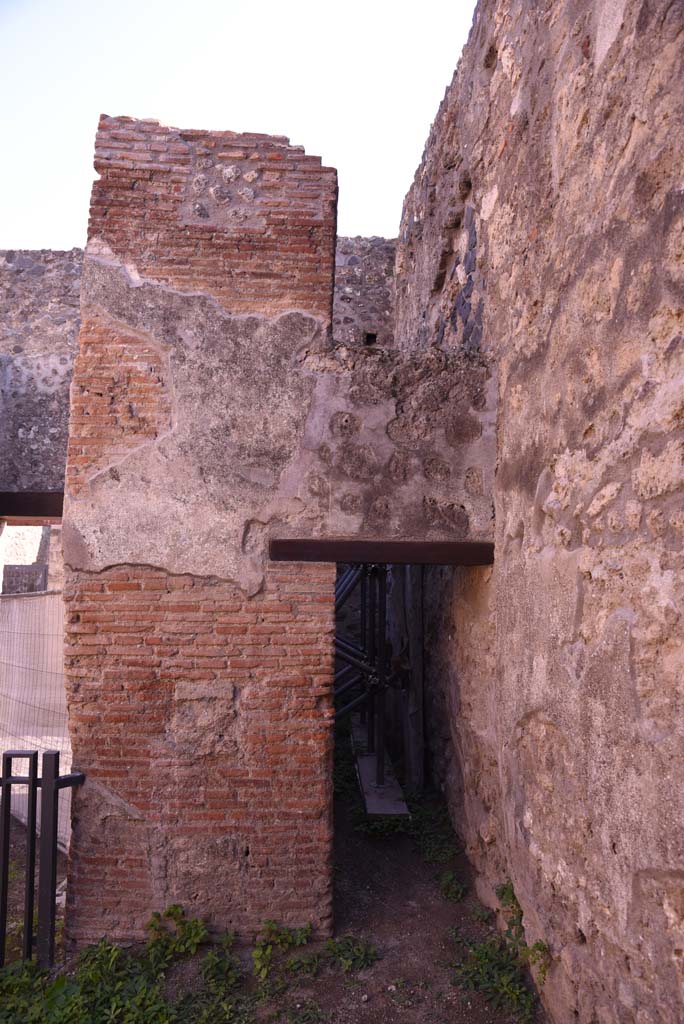 I.4.28 Pompeii. October 2019. Room 26, doorway to room 65 in south-west corner.
Foto Tobias Busen, ERC Grant 681269 DCOR.
