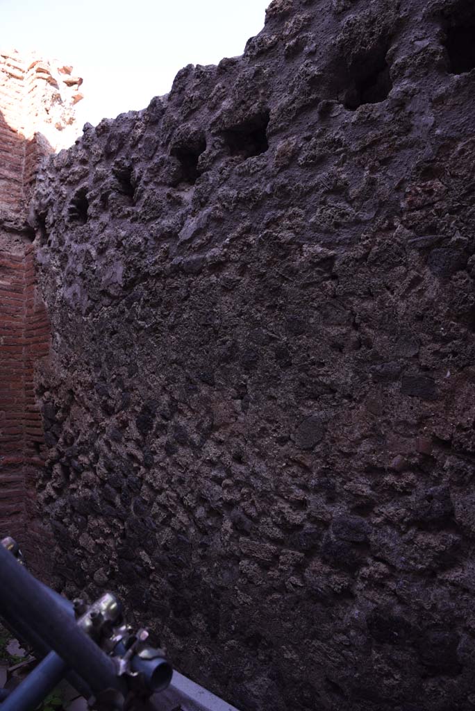I.4.28 Pompeii. October 2019. Room 65, looking north along east wall.
Foto Tobias Busen, ERC Grant 681269 DCOR.
