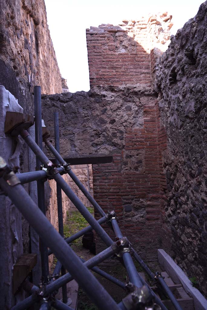 I.4.28 Pompeii. October 2019. Room 65, upper north wall.
Foto Tobias Busen, ERC Grant 681269 DCOR.

