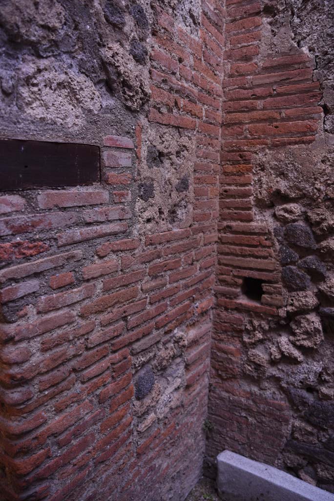 I.4.28 Pompeii. October 2019. Room 65, detail from north-east corner.
Foto Tobias Busen, ERC Grant 681269 DCOR.
