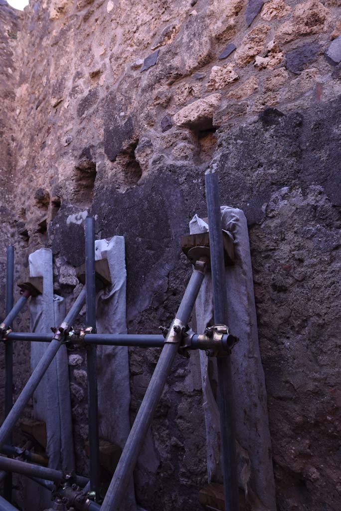 I.4.28 Pompeii. October 2019. Room 65, west wall, looking south.
Foto Tobias Busen, ERC Grant 681269 DCOR.


