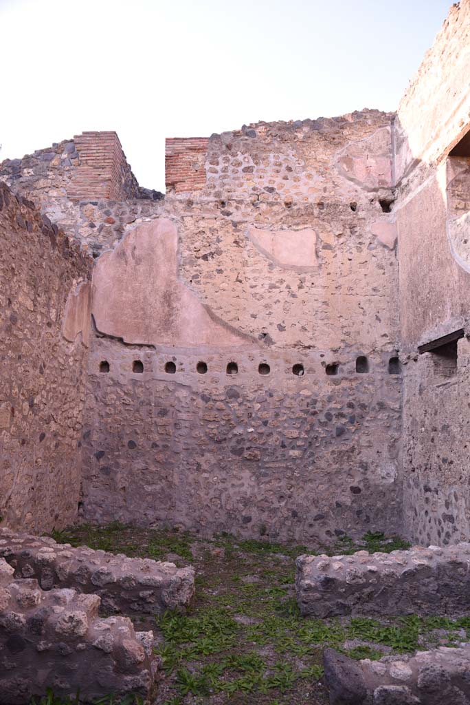 I.4.28 Pompeii. October 2019. Room 27, looking towards north wall.
Foto Tobias Busen, ERC Grant 681269 DCOR.
