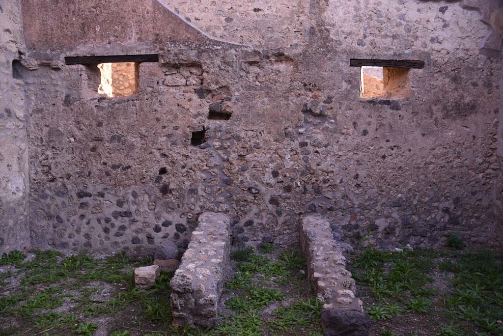 I.4.28 Pompeii. October 2019. Room 27, looking towards east wall. 
Foto Tobias Busen, ERC Grant 681269 DCOR.
