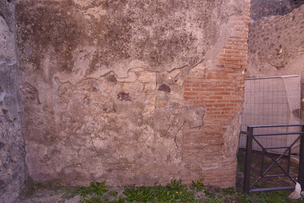 I.4.28 Pompeii. October 2019. Room 26, detail of south wall in south-east corner.
Foto Tobias Busen, ERC Grant 681269 DCOR.
