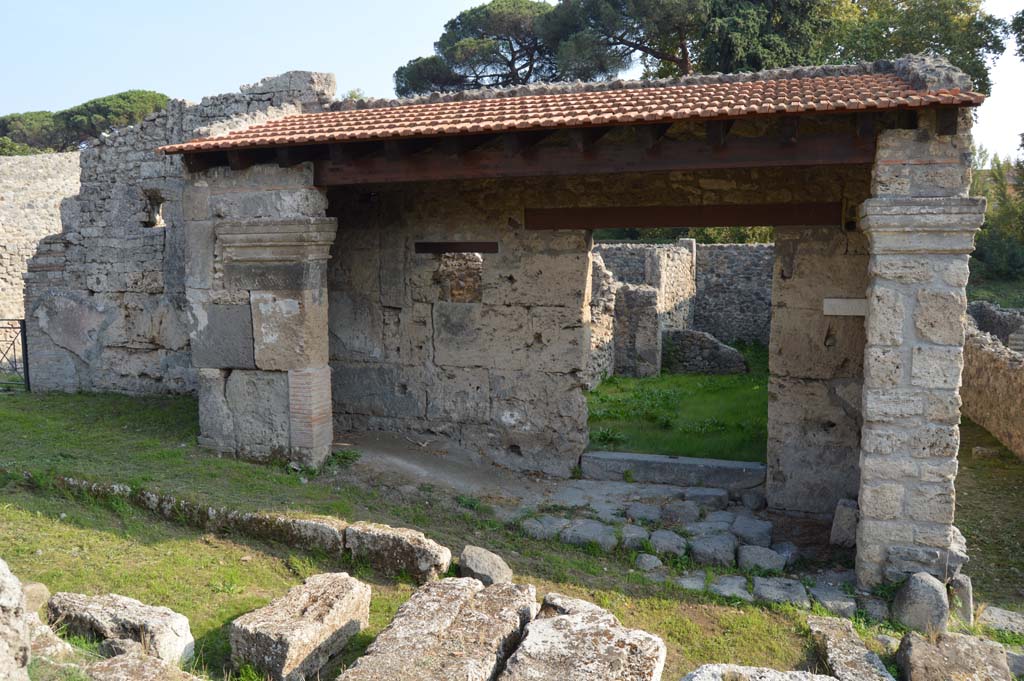 I.5.1, Pompeii. October 2017. Looking south towards entrance doorway.
Foto Taylor Lauritsen, ERC Grant 681269 DÉCOR.
