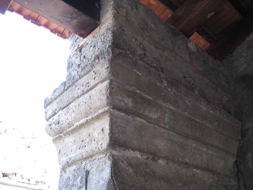I.5.1 Pompeii. September 2010. Detail of left (east) side of portico.
Photo courtesy of Drew Baker.
