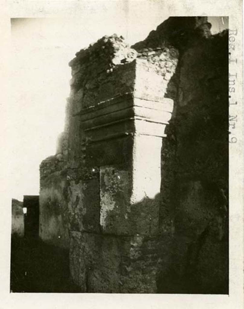 I.5.1 Pompeii, but shown as I.1.9 on photo. Pre-1937-39. Detail of left (east) side of entrance portico.
Photo courtesy of American Academy in Rome, Photographic Archive. Warsher collection no. 1189.


