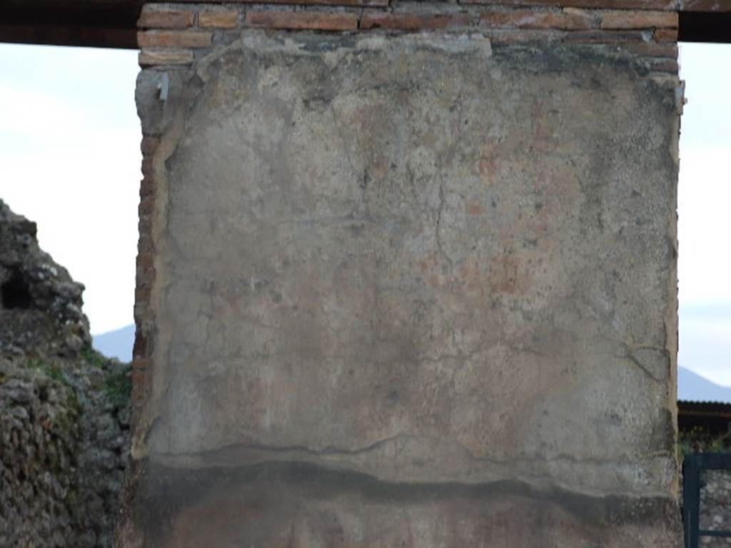 Remains of painted graffito between I.6.1 and I.6.2, not readable today. December 2006. According to Della Corte, this read: 
Carum II vir. v. a. s.   Vicini facite   [CIL IV 7132] 
See Della Corte, M., 1965.  Case ed Abitanti di Pompei. Napoli: Fausto Fiorentino. (p.289)
According to Epigraphik-Datenbank Clauss/Slaby (See www.manfredclauss.de)
Carum IIvir(um) v(iis) a(edibus) s(acris) p(ublicis)  Vicini facite  [CIL IV 7132]

