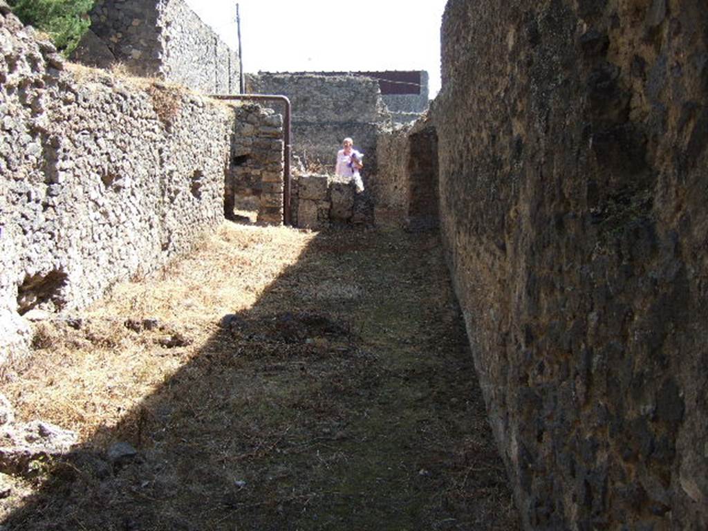 I.6.2 Pompeii. May 2006. South side of cryptoporticus, looking east.