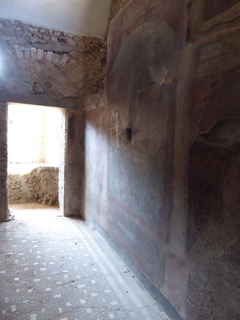 I.6.2 Pompeii. September 2017. Looking towards doorway in south wall of oecus/triclinium.
Foto Annette Haug, ERC Grant 681269 DÉCOR.