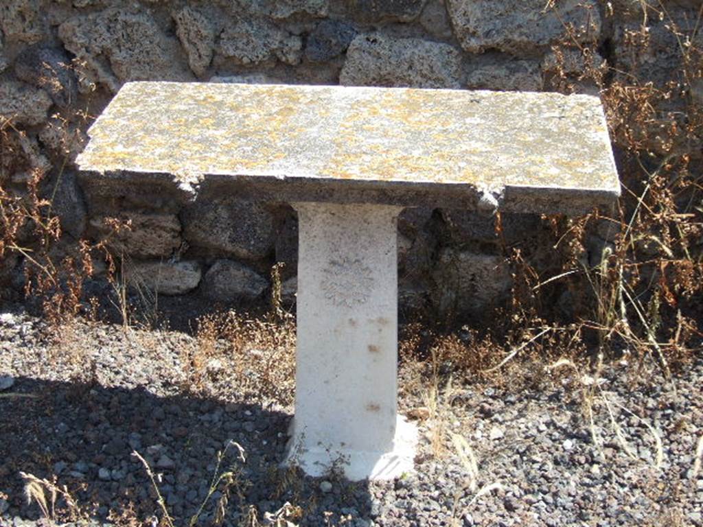 I.6.2 Pompeii. May 2006. Marble table.   
