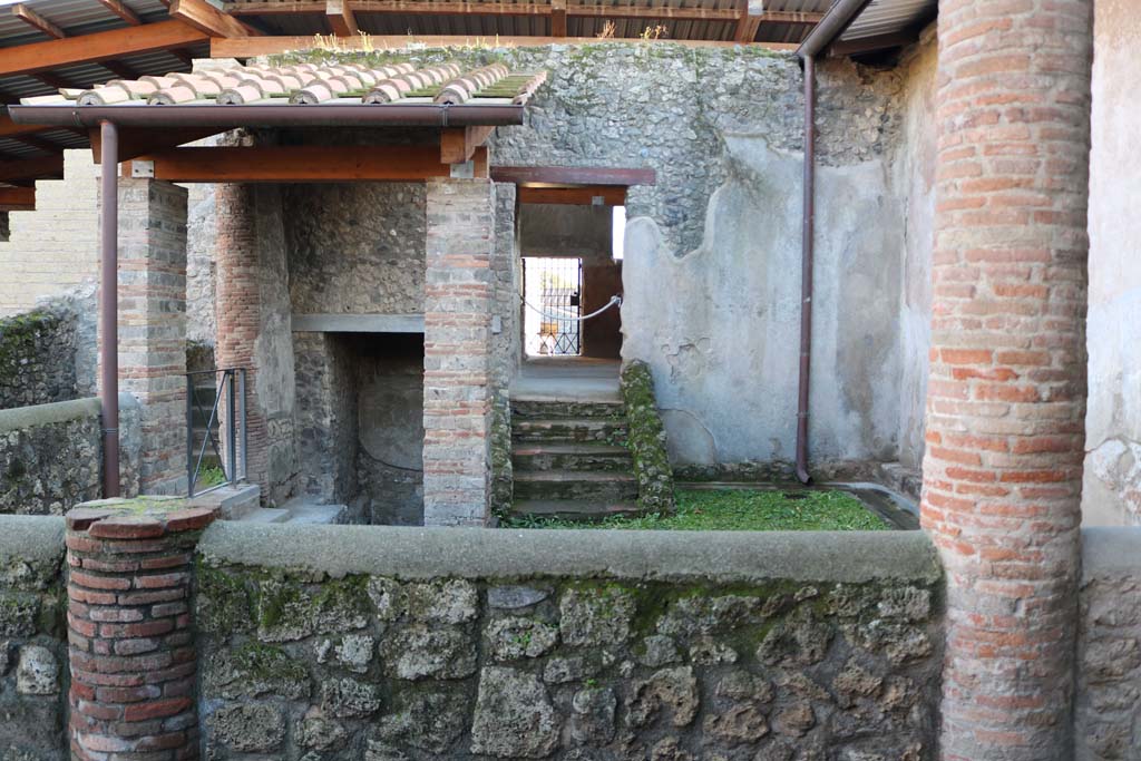 I.6.2 Pompeii. December 2018. Looking south from north portico. Photo courtesy of Aude Durand.