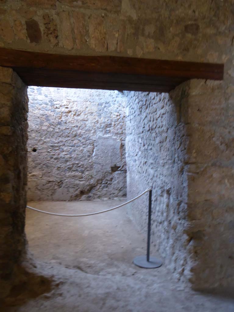 I.6.2 Pompeii. September 2017. Looking towards praefurnium at east end of north wing of cryptoporticus.  
Foto Annette Haug, ERC Grant 681269 DÉCOR.

