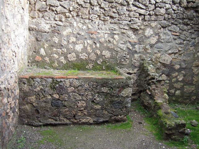 I.6.4 Pompeii.  March 2009.  Room 9, Small garden area.  In the middle 0f the garden was a small pool, enclosed by a double wall. In the space between flowers and plants would have been planted.  See Jashemski, W. F., 1993. The Gardens of Pompeii, Volume II: Appendices. New York: Caratzas. (p.35)

