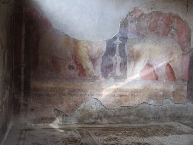 I.6.4 Pompeii. December 2021. Room 11, east wall, wall painting of elephants. Photo courtesy of Johannes Eber.