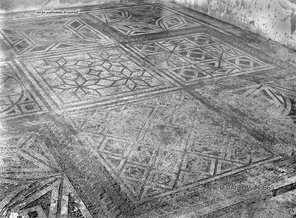 I.6.4 Pompeii. Before 1938. Room 11, mosaic floor.
DAIR 41.665. Photo © Deutsches Archäologisches Institut, Abteilung Rom, Arkiv. 
See Pernice, E.  1938. Pavimente und Figürliche Mosaiken: Die Hellenistische Kunst in Pompeji, Band VI. Berlin: de Gruyter, Taf. 25,5.
