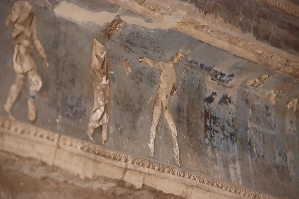 I.6.4 Pompeii. October 2024. Room 16, Priam and Hermes leading the mule cart to Troy.
Detail from frieze on east side showing scenes from the Iliad. Photo courtesy of Klaus Heese.

