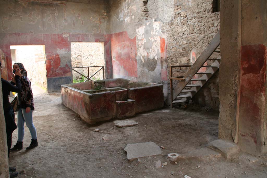 I.6.7 Pompeii. September 2017. Looking towards room on west side of atrium. Photo courtesy of Klaus Heese.