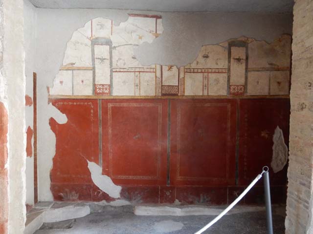 I.6.7 Pompeii. May 2016. West wall of room on west side of entrance. Photo courtesy of Buzz Ferebee.
