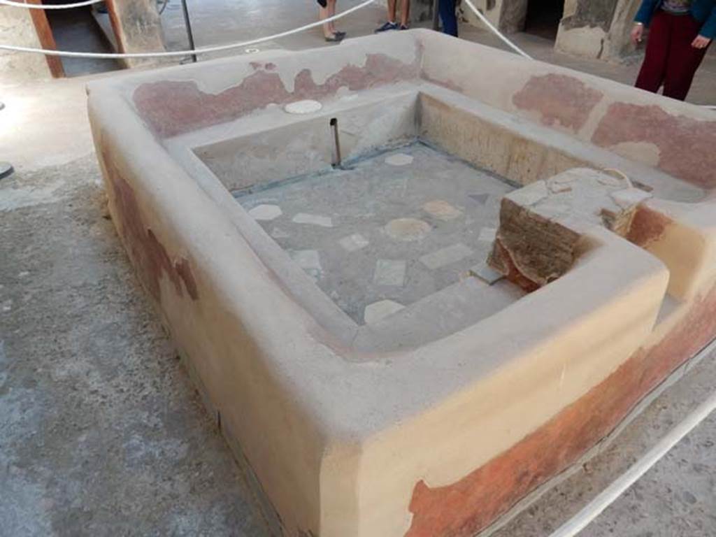 I.6.7 Pompeii. May 2016. Looking across impluvium/vat from the south-west corner.
Photo courtesy of Buzz Ferebee.