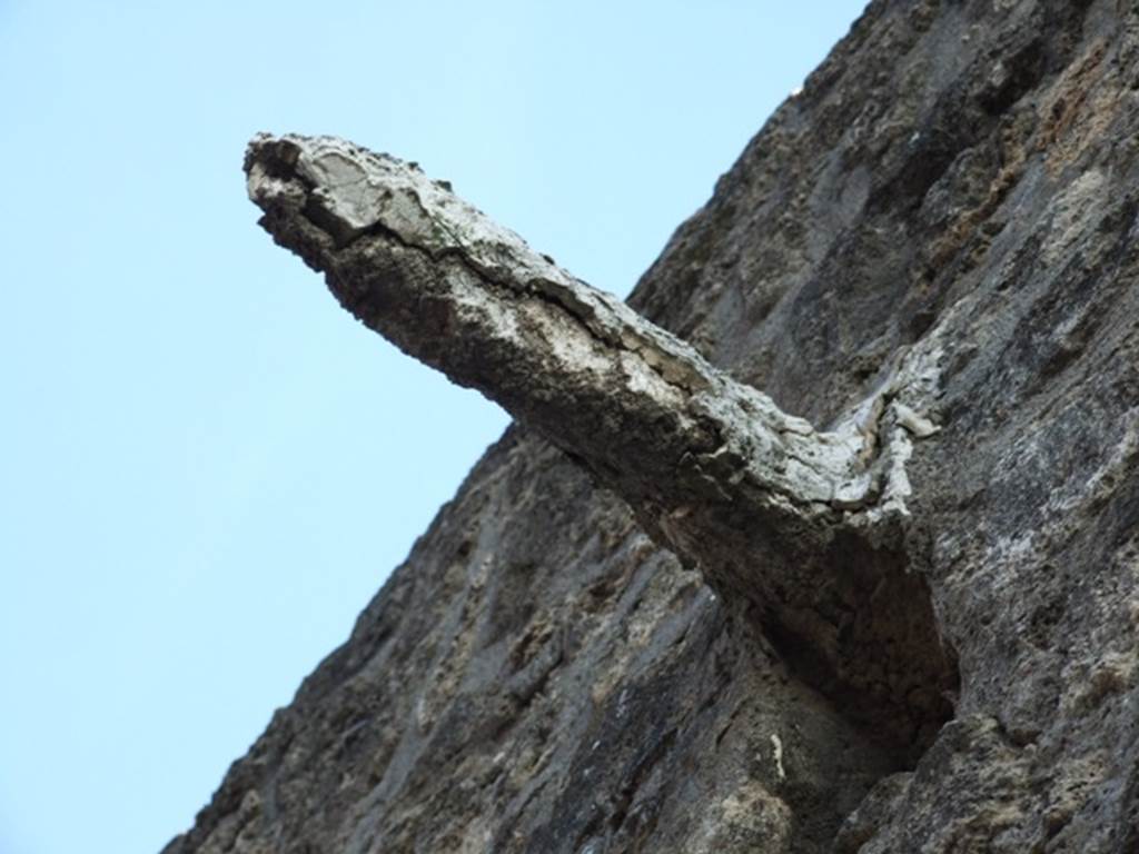 I.6.8 Pompeii. December 2007. Cast of a support of a balcony or gallery above the entrance.