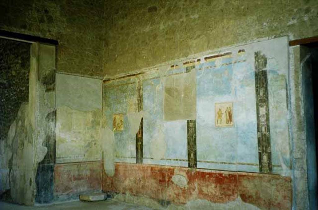 I.6.11 Pompeii. June 2010. North-east corner of atrium with theatrical paintings. Photo courtesy of Rick Bauer