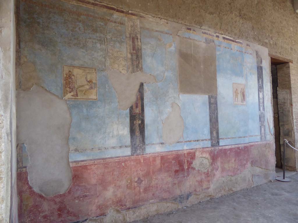 I.6.11 Pompeii. September 2015. Looking south along east wall in north-east corner of atrium.
Foto Annette Haug, ERC Grant 681269 DÉCOR.