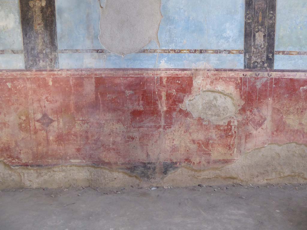 I.6.11 Pompeii. September 2015. Detail of painted zoccolo on east wall in north-eats corner of atrium.
Foto Annette Haug, ERC Grant 681269 DÉCOR.