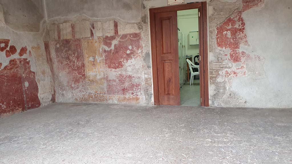 I.6.12 Pompeii. August 2021. Looking towards south wall.
Foto Annette Haug, ERC Grant 681269 DÉCOR
