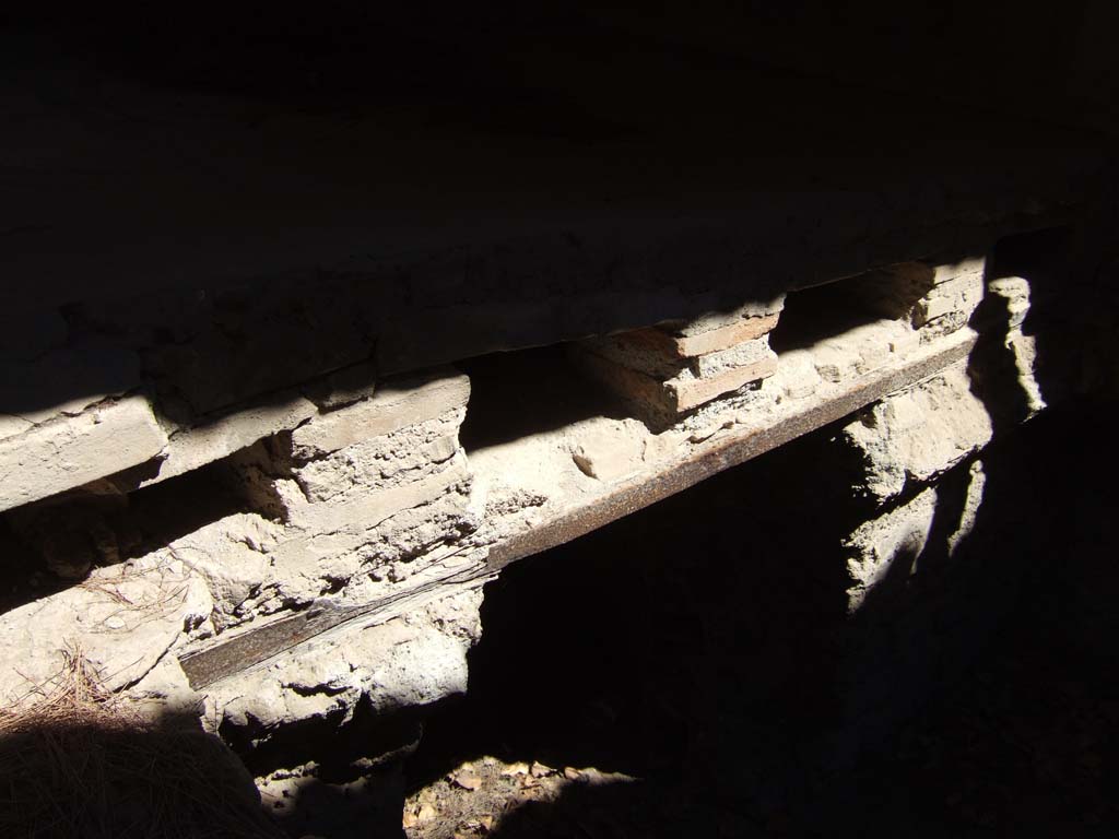 I.6.16 Pompeii. May 2006. View from rear entrance of hypocaust in baths area. 