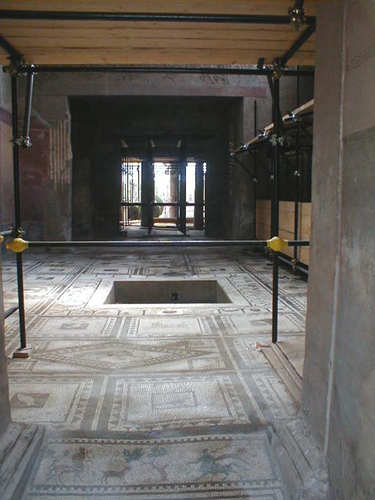 I.7.1 Pompeii. September 2004. Looking south across atrium towards tablinum, and oecus (with scaffolding).