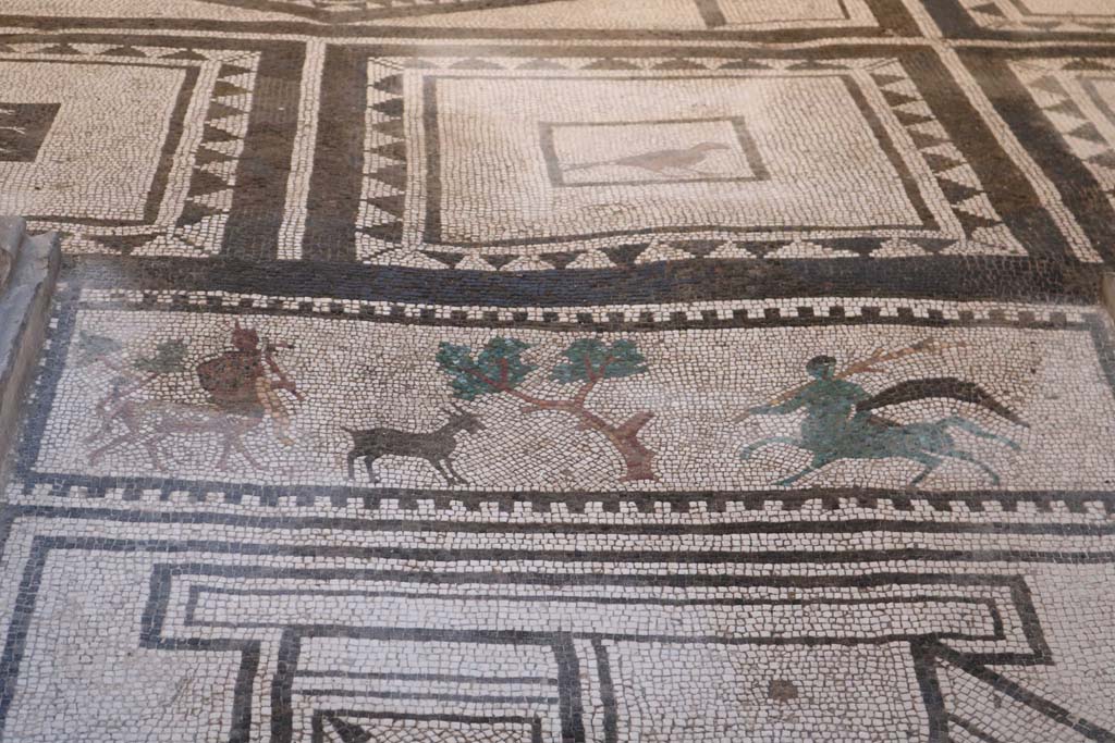 I.7.1 Pompeii. December 2018.
Detail of mosaic flooring at south end of entrance corridor/fauces, with Centaur, Goat, Tree and Centaur. Photo courtesy of Aude Durand.