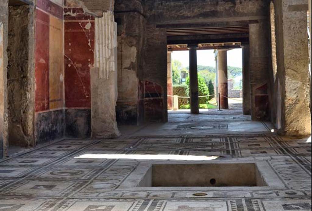 I.7.1 Pompeii. April 2018. Atrium and impluvium, looking south to tablinum, oecus and peristyle. Photo courtesy of Ian Lycett-King. 
Use is subject to Creative Commons Attribution-NonCommercial License v.4 International.
