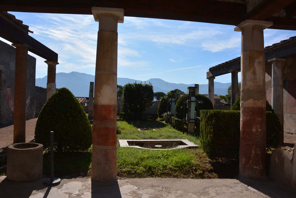 I.7.1 Pompeii. October 2019. Looking south across peristyle from north portico.
Foto Annette Haug, ERC Grant 681269 DÉCOR.
